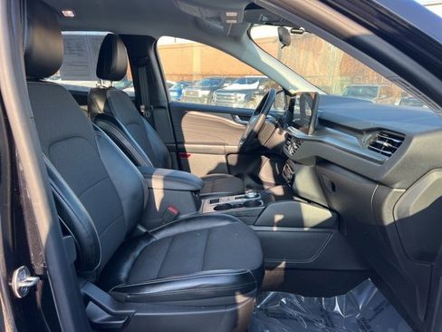 Used 2023 Ford Escape SE image 11