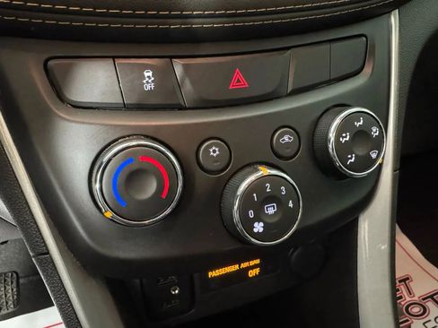 Used 2022 Chevrolet Trax LS w/ Tint and Cruise Package image 20