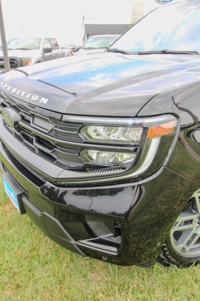 Used 2025 Ford Expedition Active AWD/4WD image 7