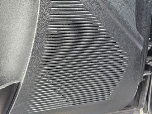 Used 2022 Dodge Challenger SXT image 12