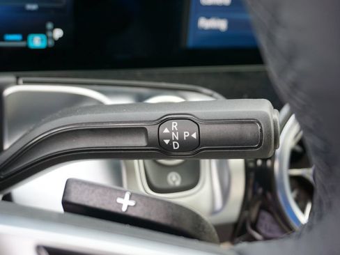 Used 2025 Mercedes-Benz GLB 250 image 25
