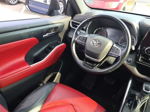 Used 2023 Toyota Highlander XSE FWD image 26