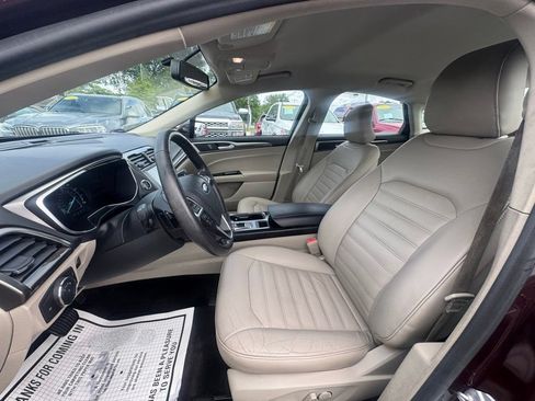 Used 2017 Ford Fusion SE w/ Fusion SE Technology Package AWD/4WD image 26