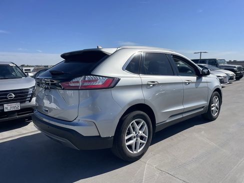 Used 2021 Ford Edge SEL w/ Convenience Package image 2