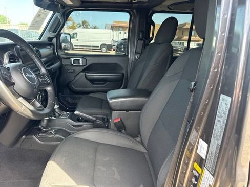 Used 2022 Jeep Gladiator Sport AWD/4WD image 9