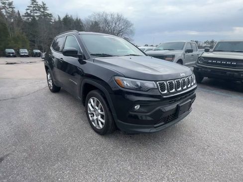 Used 2024 Jeep Compass Latitude AWD/4WD image 12