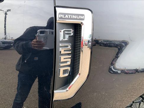 Used 2020 Ford F250 Platinum w/ FX4 Off-Road Package image 32