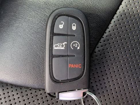 Used 2022 Jeep Cherokee Trailhawk w/ Premium Leather Package AWD/4WD image 35