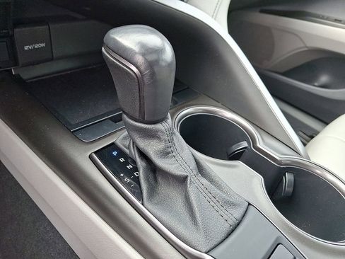 Used 2021 Toyota Camry SE w/ Cold Weather Package image 16