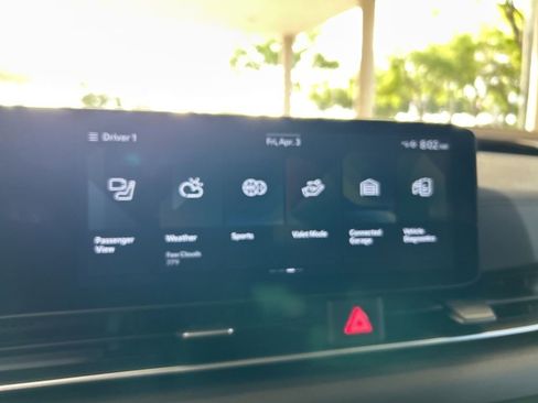 Used 2025 Kia Carnival EX image 12