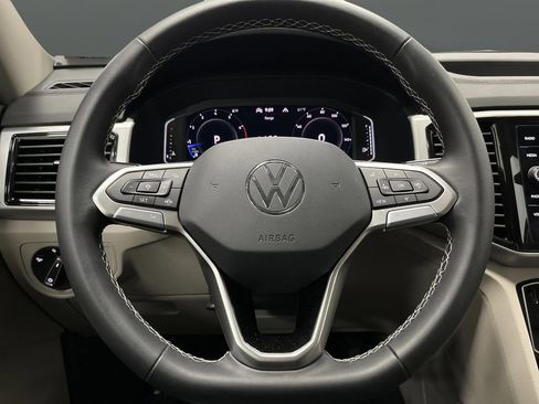 Used 2022 Volkswagen Atlas SE w/ Panoramic Sunroof Package image 16