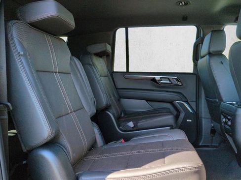 Used 2026 Chevrolet Suburban High Country AWD/4WD image 21