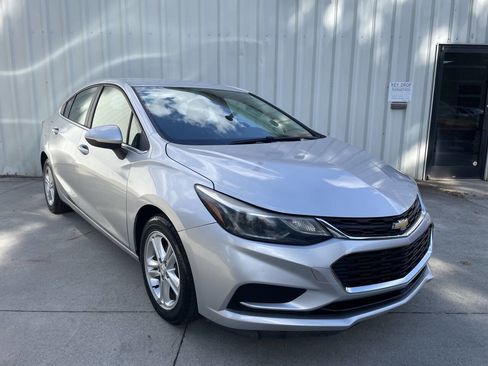 Used 2017 Chevrolet Cruze LT w/ Convenience Package image 1