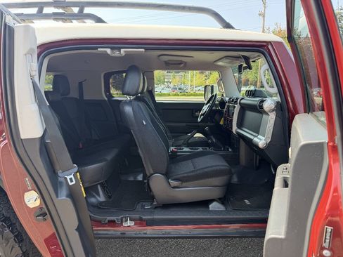 Used 2011 Toyota FJ Cruiser 4WD w/ Convenience Pkg image 24
