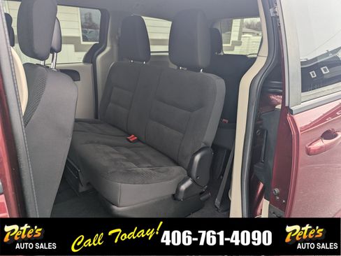 Used 2018 Dodge Grand Caravan SE w/ UConnect Hands-Free Group image 17