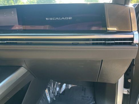 Used 2025 Cadillac Escalade Premium Luxury w/ Touring Package AWD/4WD image 28