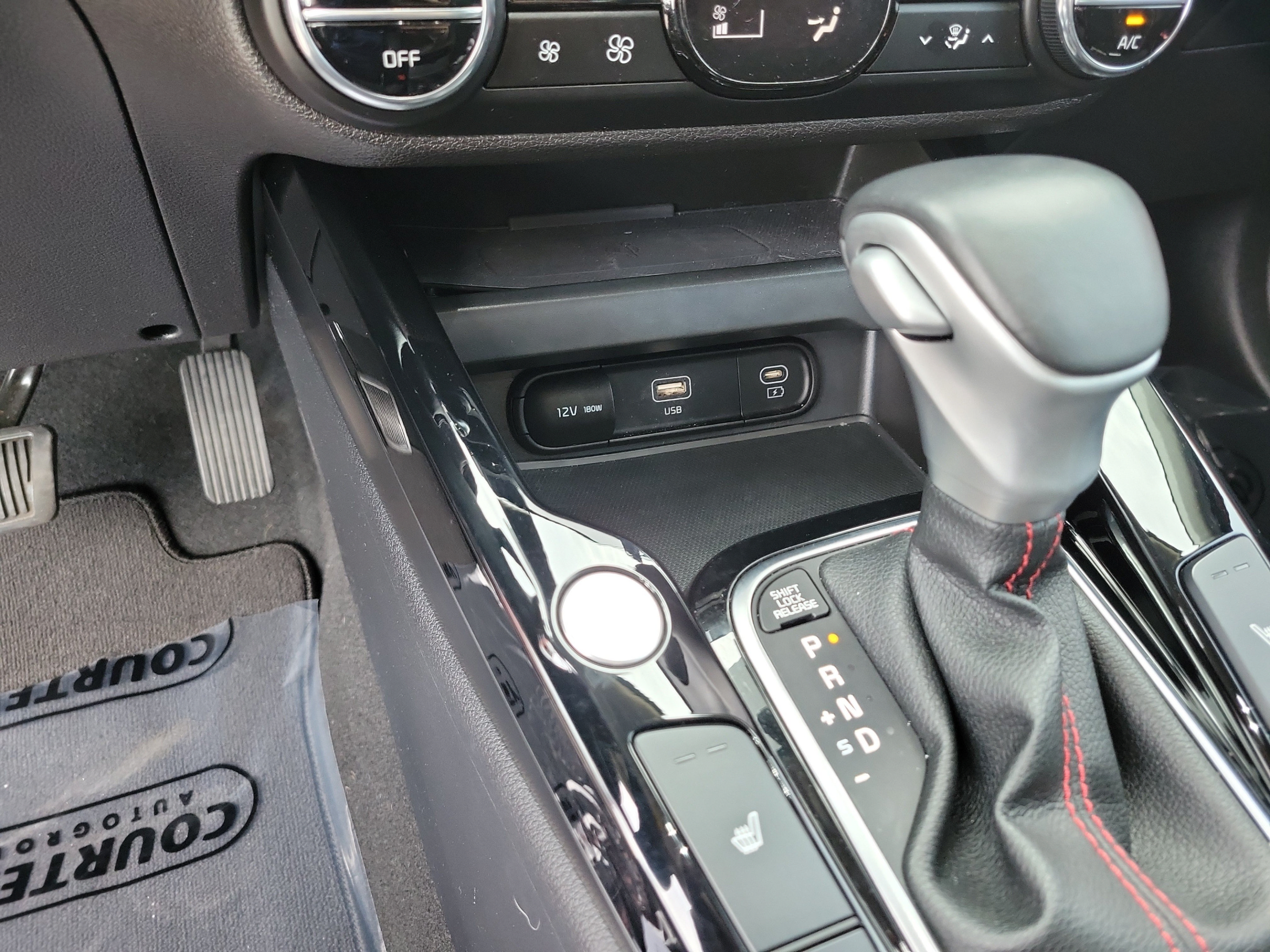 Certified 2024 Kia Soul GT-Line w/ Option Group 020 FWD image 20