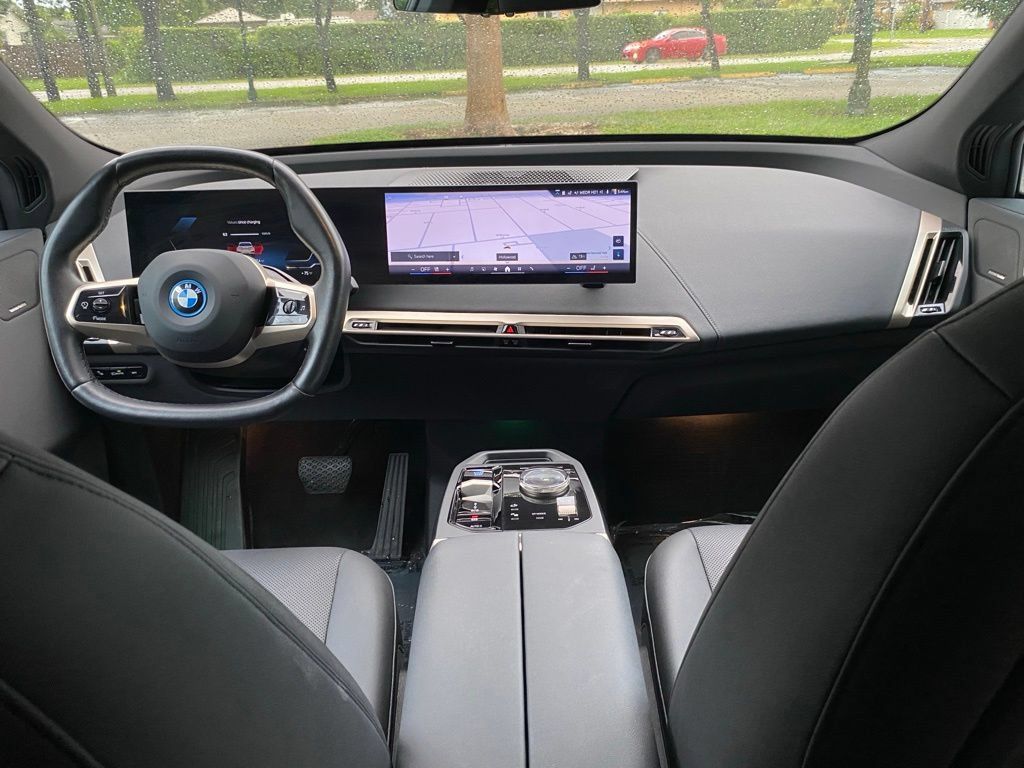 Used 2024 BMW iX xDrive50 w/ Premium Package AWD/4WD image 23