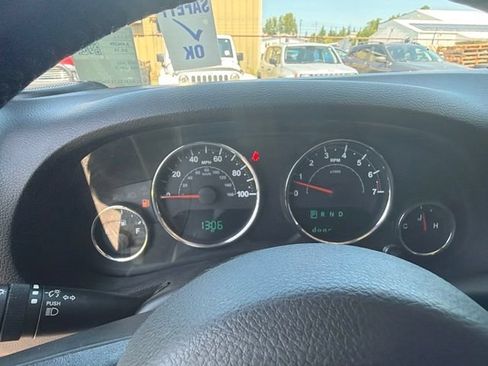 Used 2018 Jeep Wrangler Unlimited Sahara AWD/4WD image 23