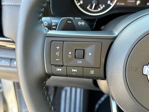 New 2025 Nissan Pathfinder SV w/ Black Appearance Package image 27