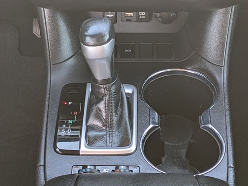 Used 2019 Toyota Highlander Limited image 17