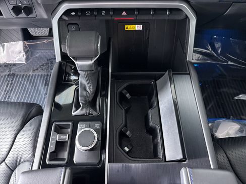 Used 2024 Toyota Sequoia Platinum image 21