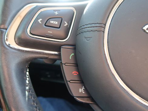 Used 2019 Jaguar XJ R-Sport RWD image 35