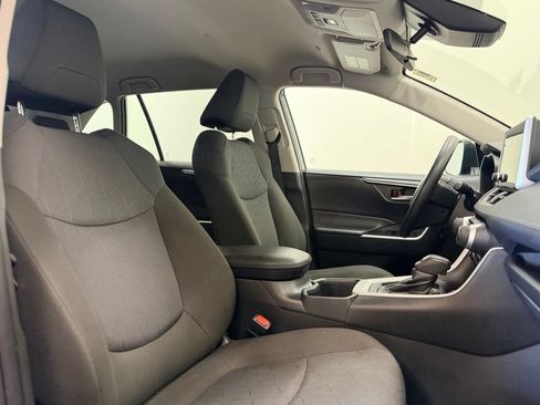 Used 2025 Toyota RAV4 XLE FWD image 19