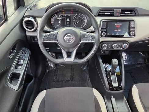 Used 2022 Nissan Versa SV image 11