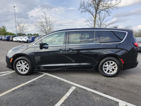 Used 2022 Chrysler Voyager LX FWD image 7