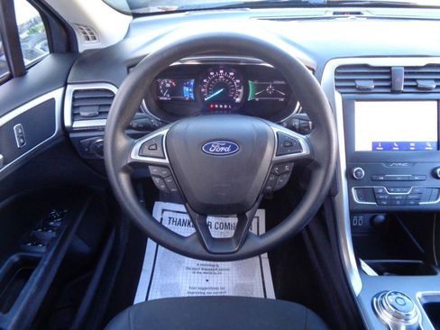 Used 2020 Ford Fusion SE FWD image 32