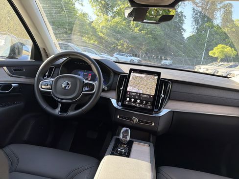 Certified 2025 Volvo XC90 B6 Plus AWD/4WD image 30