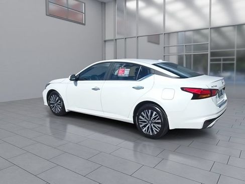 Used 2023 Nissan Altima 2.5 SV w/ SV Premium Package AWD/4WD image 6