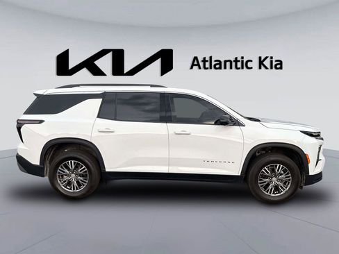 Used 2025 Chevrolet Traverse LT w/ Driver Confidence Package AWD/4WD image 5