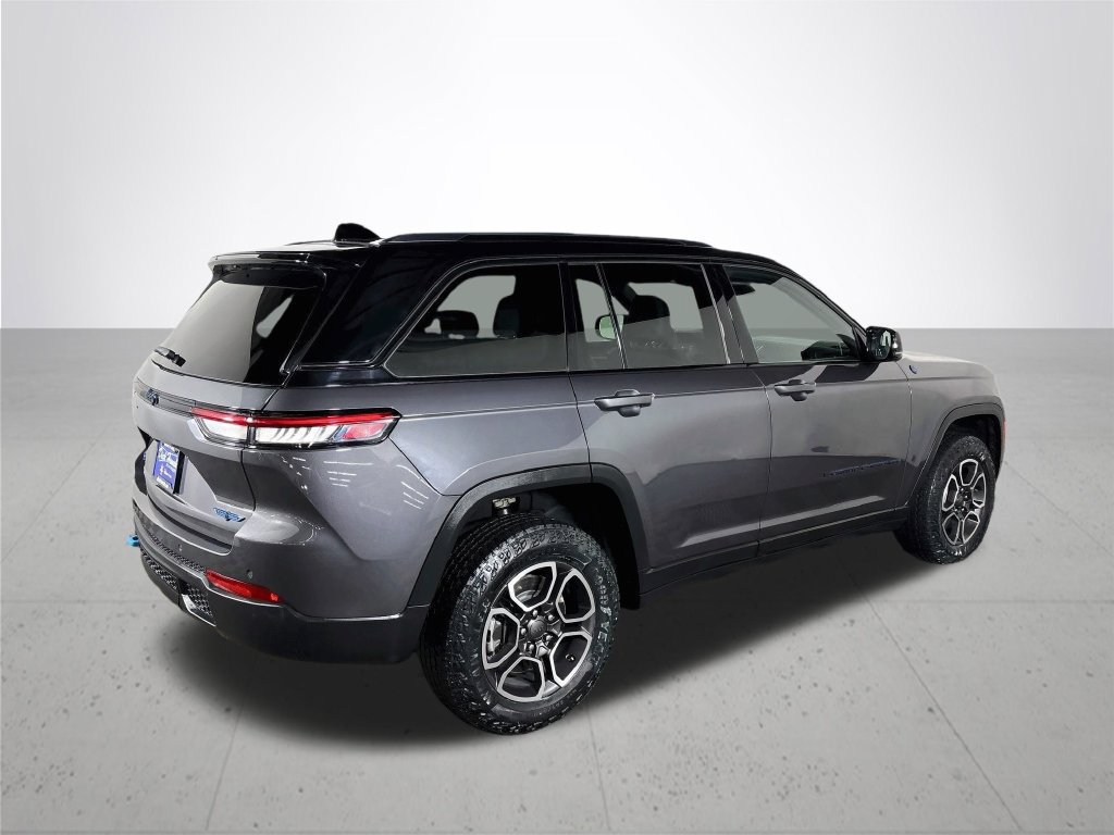 Used 2023 Jeep Grand Cherokee Trailhawk w/ Advanced Protech Group II AWD/4WD image 7