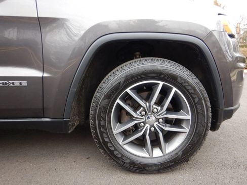 Used 2017 Jeep Grand Cherokee Limited image 23