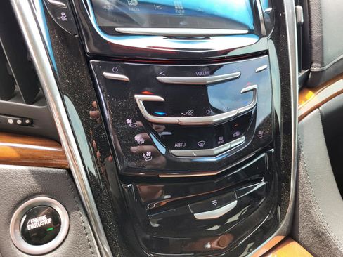 Used 2018 Cadillac Escalade 2WD image 23