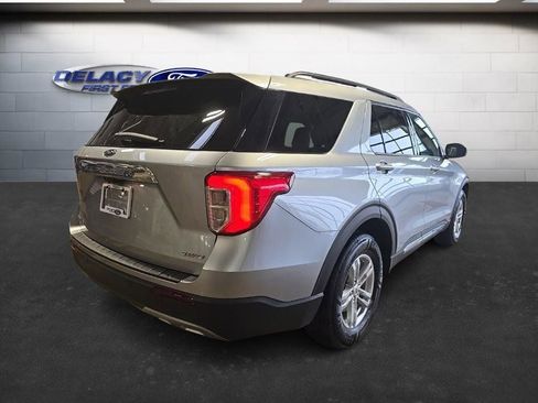 Used 2022 Ford Explorer XLT w/ Equipment Group 202A image 5