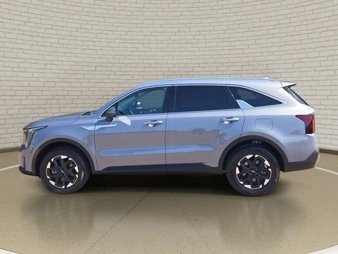 Used 2024 Kia Sorento S AWD/4WD image 8