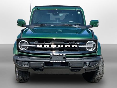 Used 2025 Ford Bronco Outer Banks AWD/4WD image 3