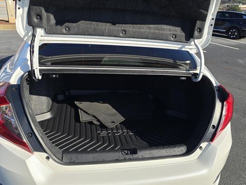 Used 2019 Honda Civic Sport image 12