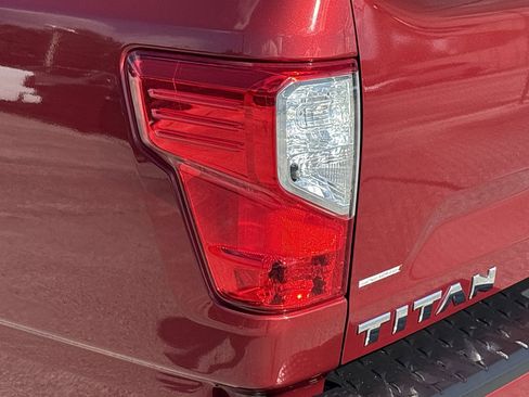 Used 2019 Nissan Titan SV w/ SV Convenience Package image 7