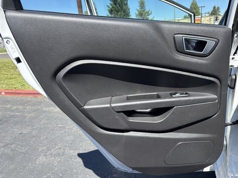 Used 2015 Ford Fiesta SE w/ Equipment Group 201A FWD image 30