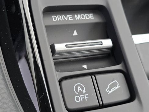 New 2025 Honda Pilot Touring image 6