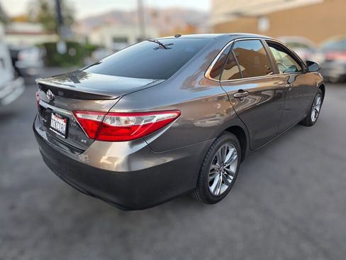 Used 2016 Toyota Camry SE image 3