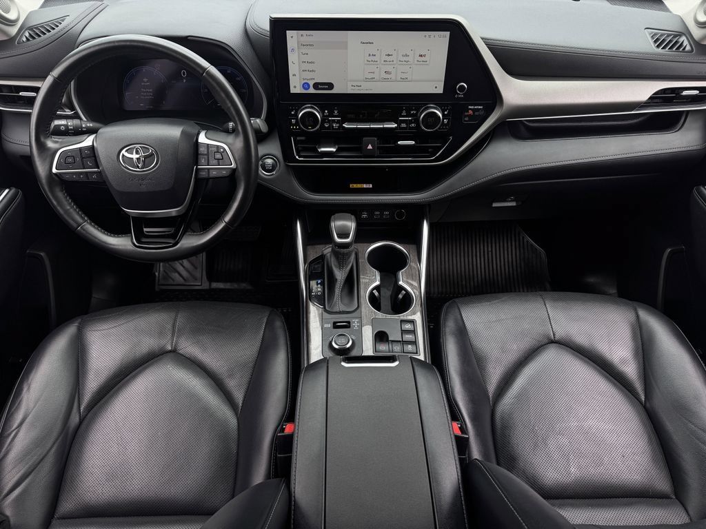 Used 2023 Toyota Highlander Limited AWD/4WD image 11