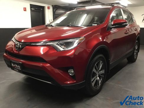 Used 2018 Toyota RAV4 XLE image 5