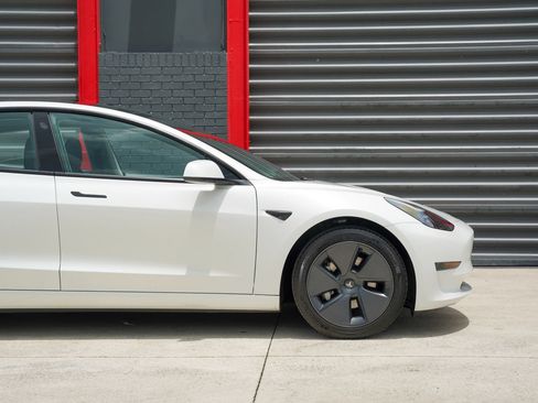 Used 2023 Tesla Model 3 Standard Range RWD image 2