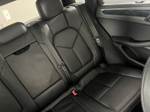 Used 2022 Porsche Macan w/ Premium Package Plus image 24