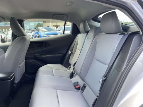 Used 2025 Toyota Prius LE FWD image 4